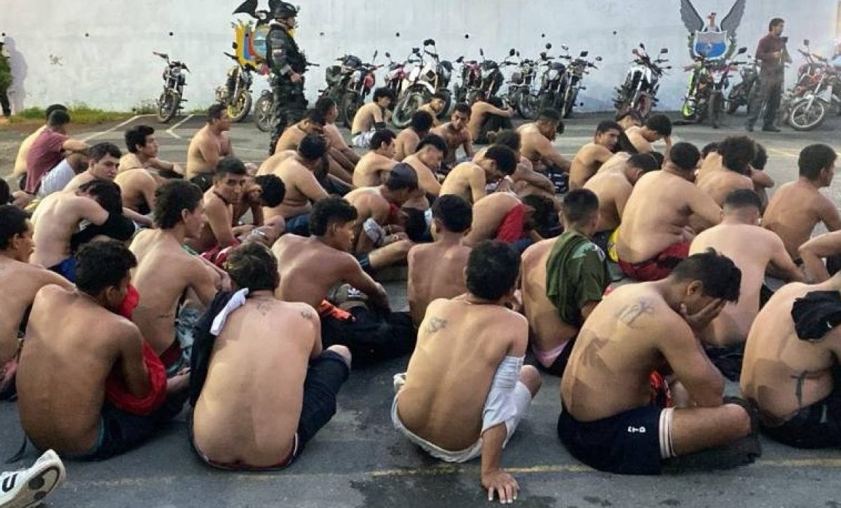 entre-la-noche-del-domingo-y-madrugada-de-este-lunes-13-de-enero-del-2025-se-detuvo-a-mas-de-50-personas-durante-un-operativo-policial