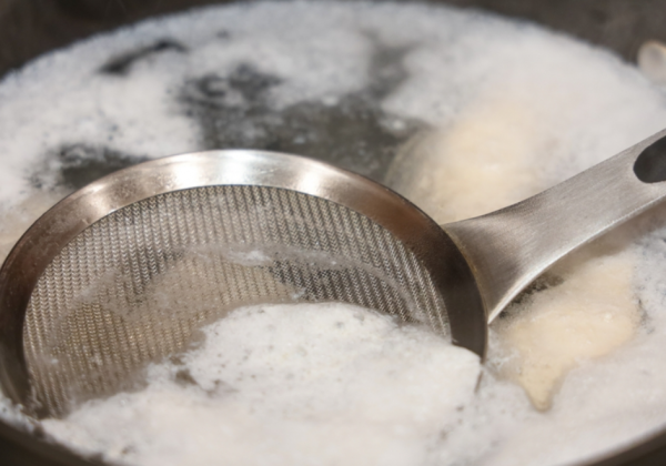 ¡No la tires! La espuma al hervir carne es completamente natural y segura