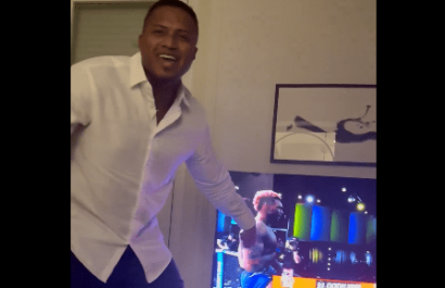 Michael Morales venció por nocaut técnico y Antonio Valencia reaccionó con emoción