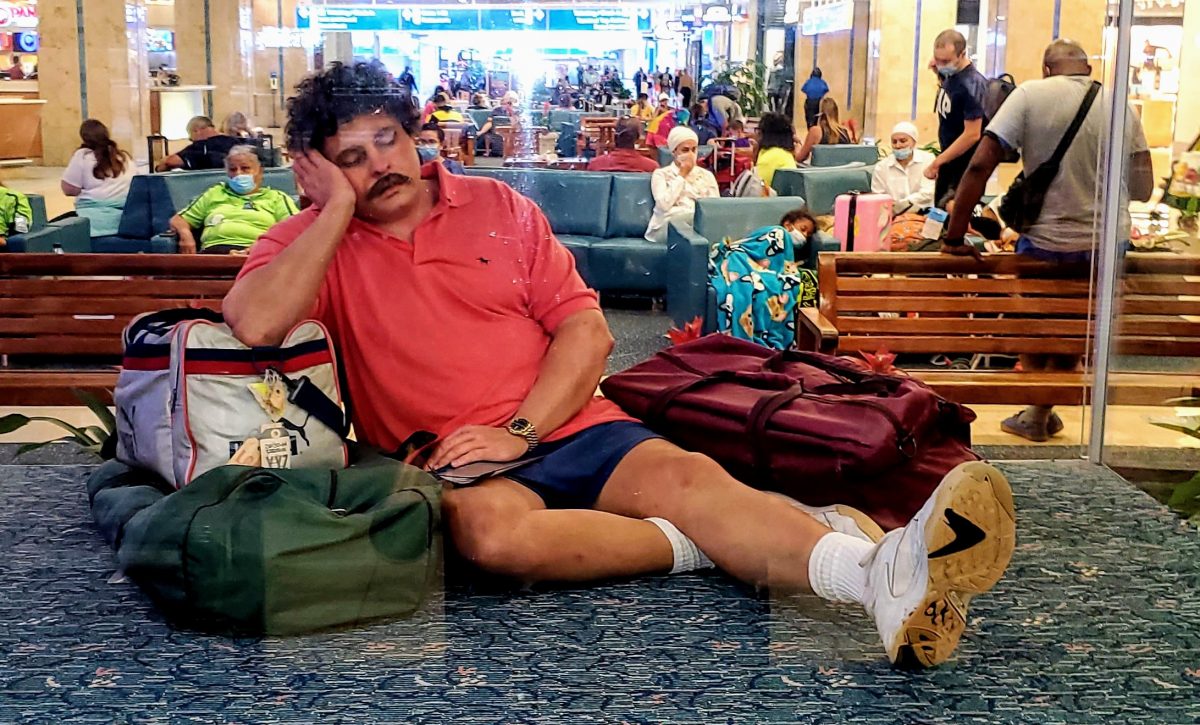 Esta estatua en el aeropuerto de Orlando te hará dudar si es real