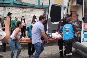Terrible ataque armado frente a escuela en Babahoyo deja dos heridas y un joven fallecido