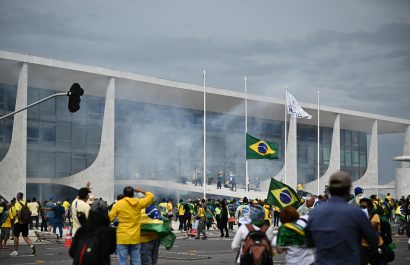 Manifestantes invaden sede del poder y la Presidencia de la República en Brasil.