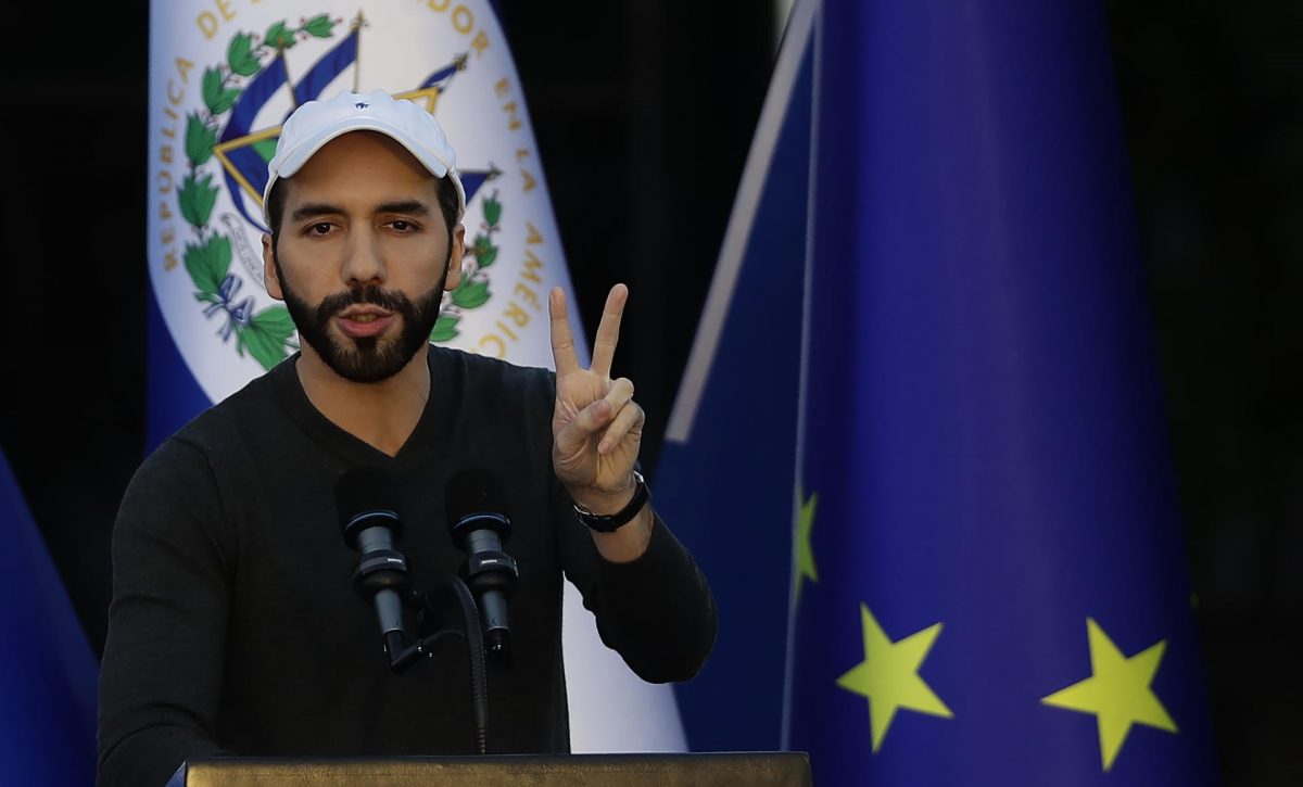 Trasladan otros 2.000 pandilleros a una nueva cárcel de El Salvador, según Bukele