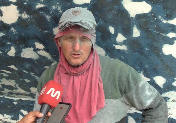 Martín Zamora, trabaja con fibra de vidrio, una alternativa que ha transformado la construcción naval.