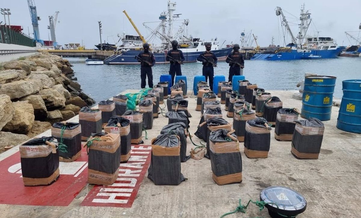 Decomisión de más de una tonelada de droga frente a las costas de Esmeraldas