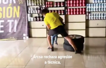 funcionaria-de-arcsa-fue-impedida-de-hacer-control-en-guayaqui-la-sacaron-a-empujones