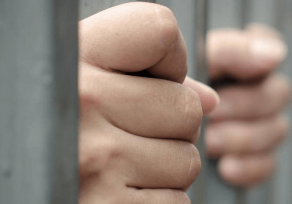 Hermanos abusaron de una niña con discapacidad y pasarán 13 años en prisión