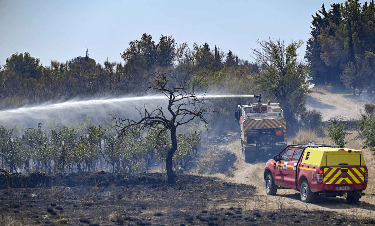 Francia enfrenta su peor incendio desde 1949: continúa activo aunque sin avanzar