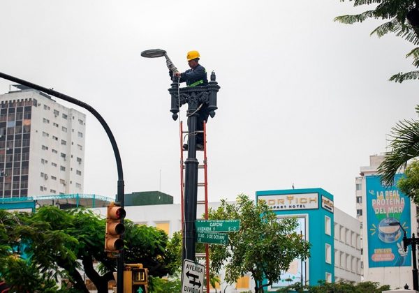 La iniciativa propone reactivar la vida barrial en la Avenida 9 de Octubre con actividades nocturnas.