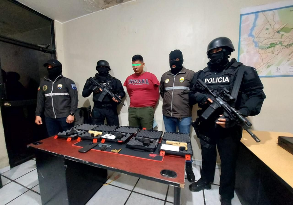 Cae en Portoviejo integrante de “Los Lobos” con arsenal en su poder
