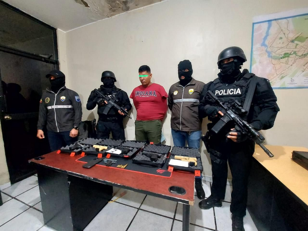 Cae en Portoviejo integrante de “Los Lobos” con arsenal en su poder