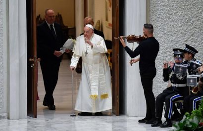 internacional-papa-francisco-paso-la-noche-tranquila-tras-tres-semanas-internado-por-neumonia