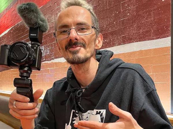 Autoridades francesas no logran esclarecer muerte del streamer Raphaël Graven durante transmisión en vivo