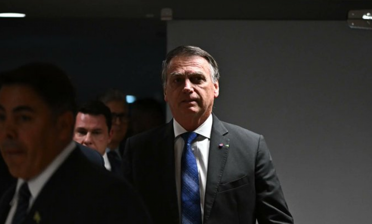 Espionaje, políticos y una app secreta: la trama que salpica a los Bolsonaro