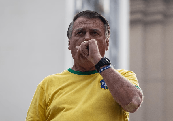 Bolsonaro rompe el silencio: su defensa enfrenta al Supremo