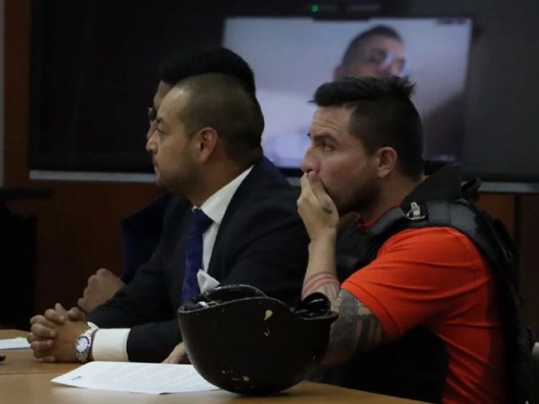 Daniel Salcedo (d) durante una de las audiencias. FOTO: API.