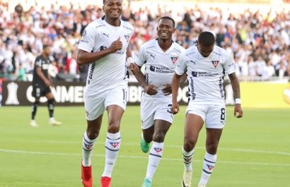 la-federacion-ecuatoriana-de-futbol-fef-le-levanto-una-sancion-a-liga-de-quito-que-le-impedia-jugar-en-todas-sus-categorias