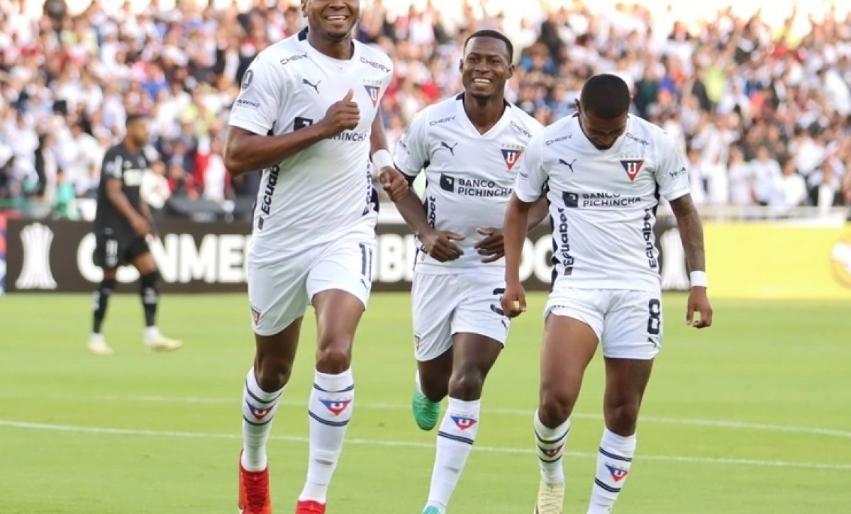 la-federacion-ecuatoriana-de-futbol-fef-le-levanto-una-sancion-a-liga-de-quito-que-le-impedia-jugar-en-todas-sus-categorias