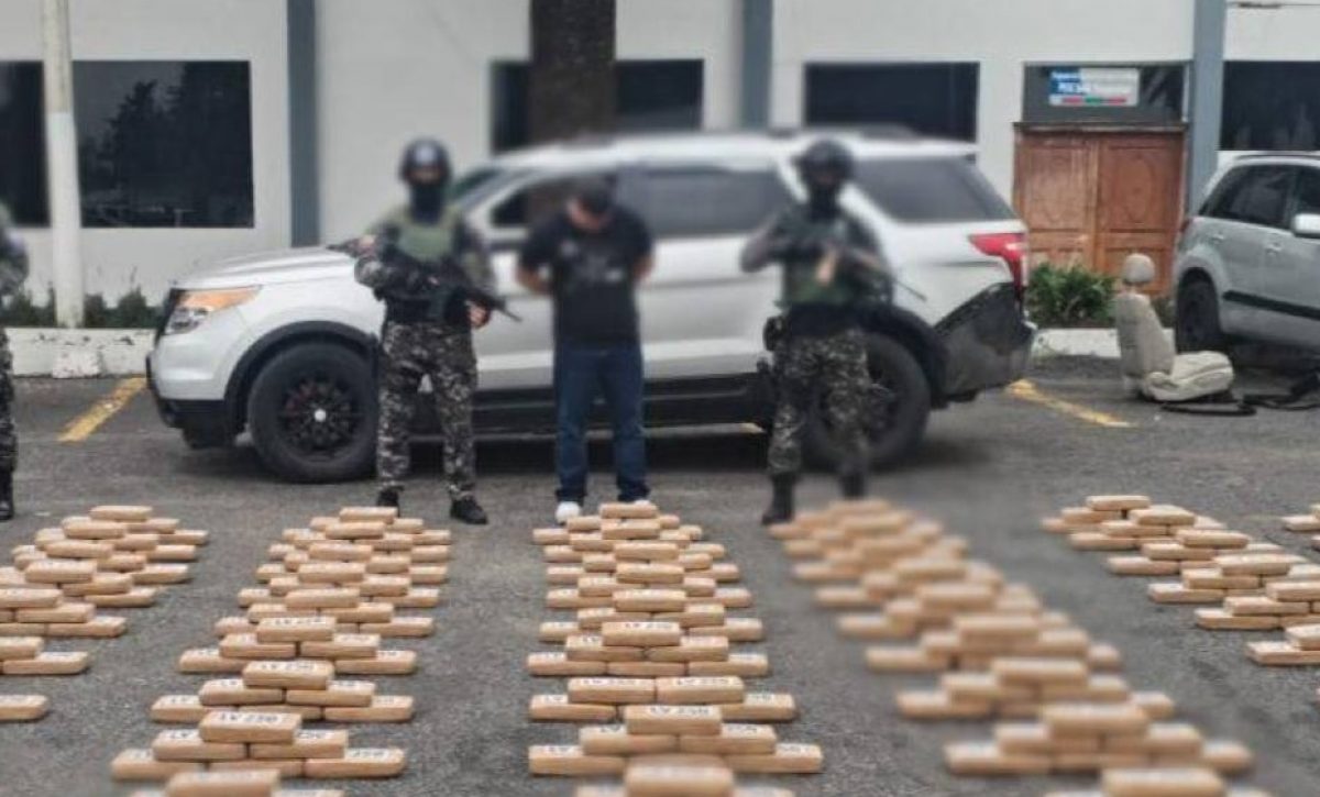 la-policia-nacional-detuvo-a-un-hombre-por-transportar-media-tonelada-de-droga-a-bordo-de-un-vehiculo-de-alta-gama