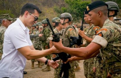 la-policia-nacional-y-las-fuerzas-armadas-le-dieron-la-espalda-a-la-vicepresidenta-de-la-republica-veronica-abad