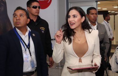la-vicepresidenta-de-la-republica-veronica-abad-llego-a-ecuador-y-su-primera-impresion-fue-estoy-feliz-de-volver-a-mi-tierra