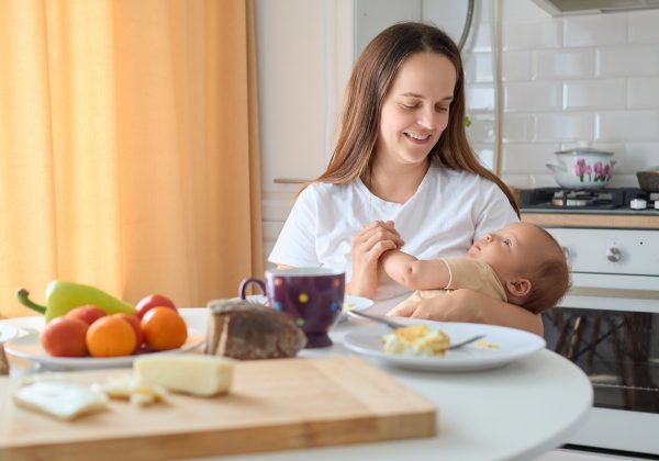 La nutrición materna durante la lactancia influye en la salud del bebé