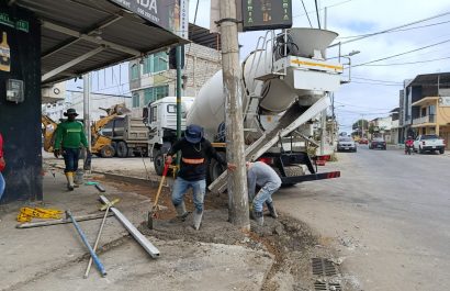 local 1 aceras en la av 105