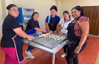 Fe y Alegría impulsa formación gratuita en panadería y auxiliar de enfermería para la comunidad.