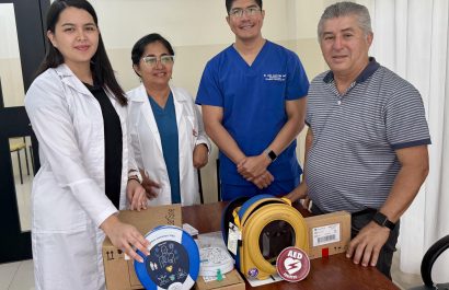 La donación del desfibrilador permitirá salvar vidas en la ULEAM.
