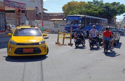El hundimiento en la calle 12 y avenida 29 de Manta genera preocupación.