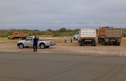 Para mitigar la presencia de aves en el Aeropuerto Internacional Eloy Alfaro de Manta,  el MTOP, Municipio de Manta y la DGAC se unieron para continuar los trabajos de limpieza de maleza.