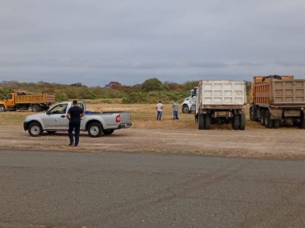 Para mitigar la presencia de aves en el Aeropuerto Internacional Eloy Alfaro de Manta,  el MTOP, Municipio de Manta y la DGAC se unieron para continuar los trabajos de limpieza de maleza.