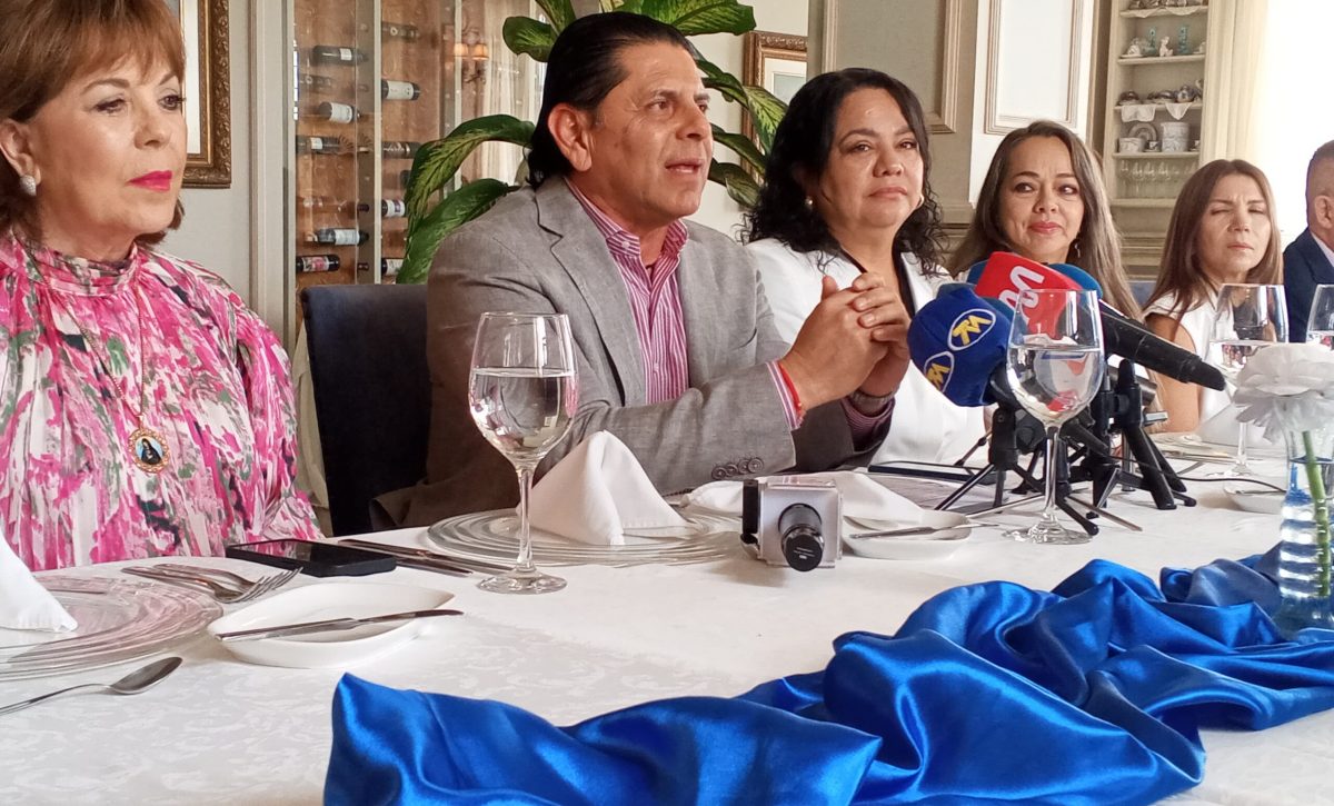 La Cámara de Comercio de Manta dio a conocer su directorio 2025-2027 en Casa Rosada. Con Hugo Vargas reelecto y Lucía Fernández como vicepresidenta.