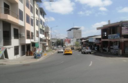 Comerciantes de la calle Venezuela, entre las avenidas 113 y 114 ya no saben a quién recurrir para solucionar la oscuridad que les genera inseguridad y preocupación.