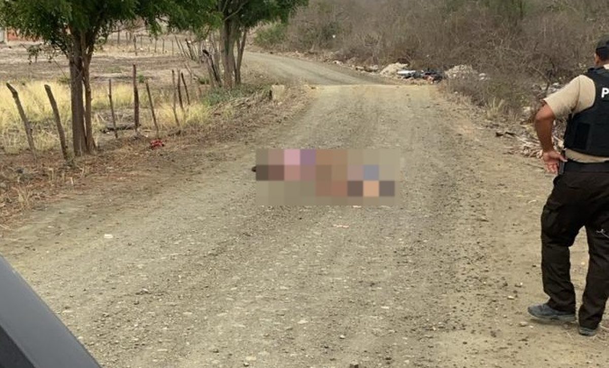 los-cadaveres-de-dos-mujeres-aparecieron-en-medio-de-una-via-lastrada-en-la-parroquia-la-pila-del-canton-montecristi