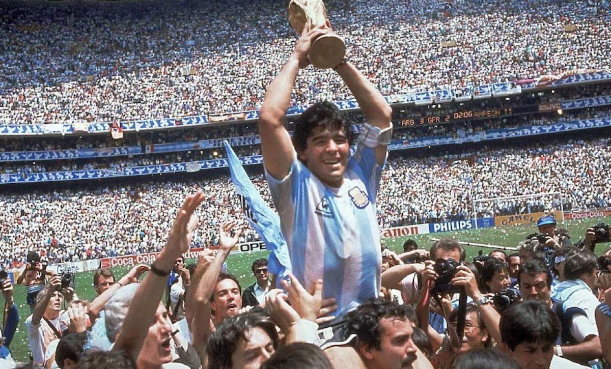 los-restos-del-exfutbolista-argentino-diego-maradona-seran-trasladados-a-un-mausoleo-que-sera-llamado-m10-memorial