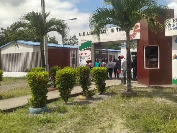 Atacan a docente dentro de escuela Libertad de Timbre en la provincia de Esmeraldas
