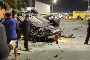 Autoridades investigan choque con cinco heridos en la vía Puerto Aeropuerto, en Manta