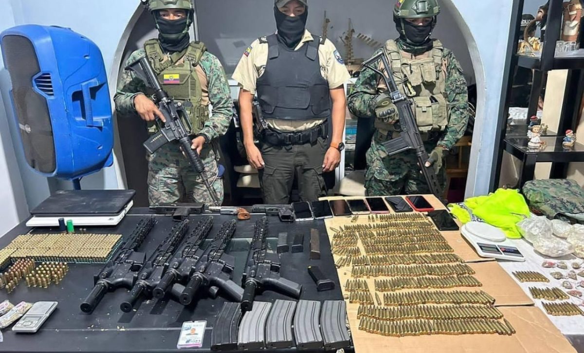 manta-bloque-de-seguridad-decomisa-armas-y-balas-de-uso-militar