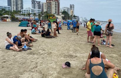 manta-tuvo-playas-concurridas-este-primer-dia-de-feriado-de-ano-nuevo1