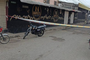 Ocho personas mueren en ataque armado frente a discoteca en Santa Lucía
