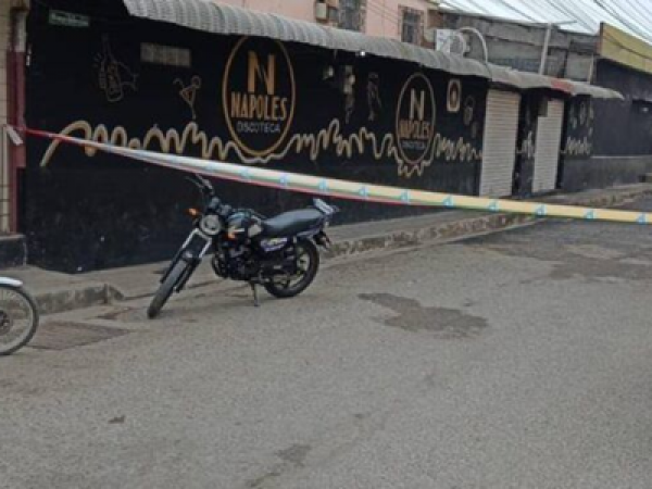 Ocho personas mueren en ataque armado frente a discoteca en Santa Lucía