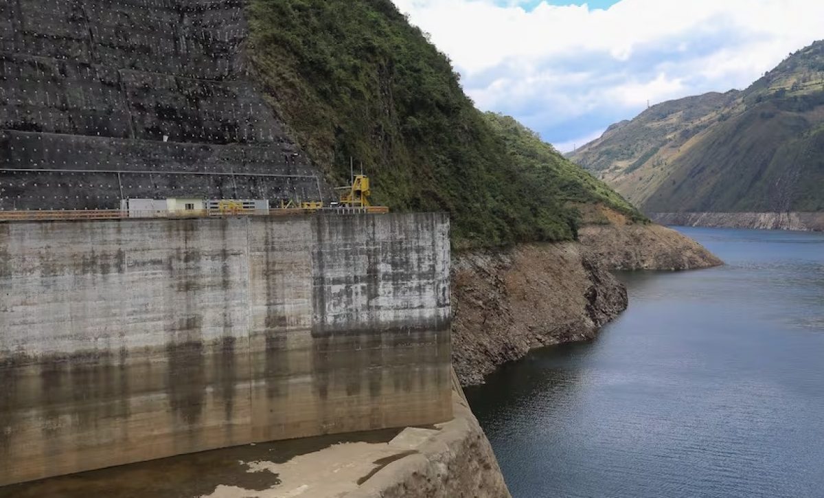 mazar-el-embalse-mas-importante-para-el-sistema-electrico-de-ecuador-esta-pasando-horas-criticas-por-la-falta-de-agua