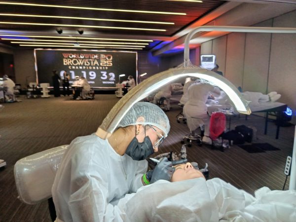 Manta y Ecuador brillan en el evento Browist Ecuador y Congreso CIME 2025 que trata sobre micropigmentación.