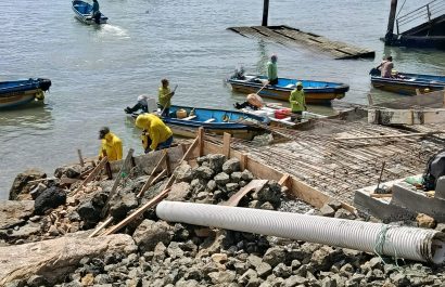 La obra en el muelle de chaluperos mide 17 metros de largo por cuatro metros de ancho y ya presenta el 70% de avance.