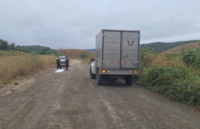 Policía investiga el hallazgo de una mujer sin vida, aún no identificada en la vía Colón - Quimis