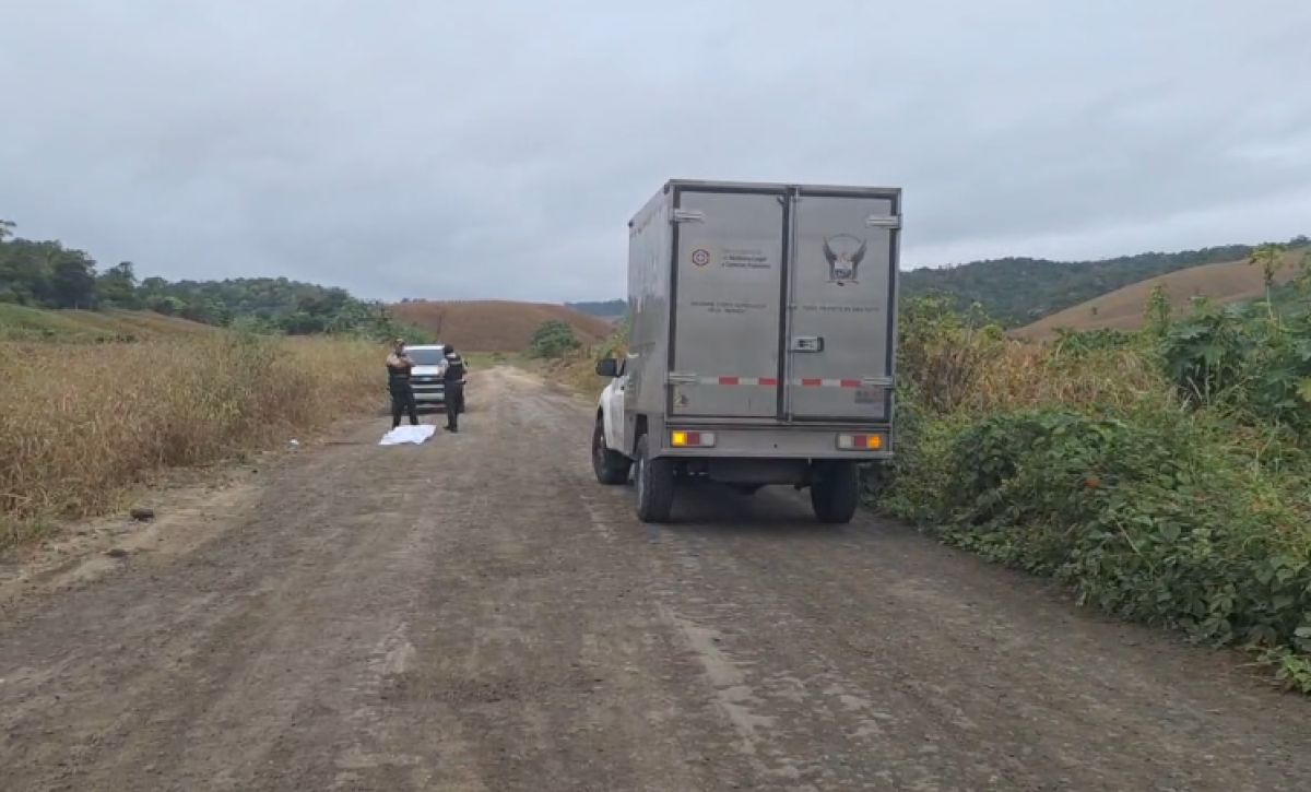 Policía investiga el hallazgo de una mujer sin vida, aún no identificada en la vía Colón - Quimis