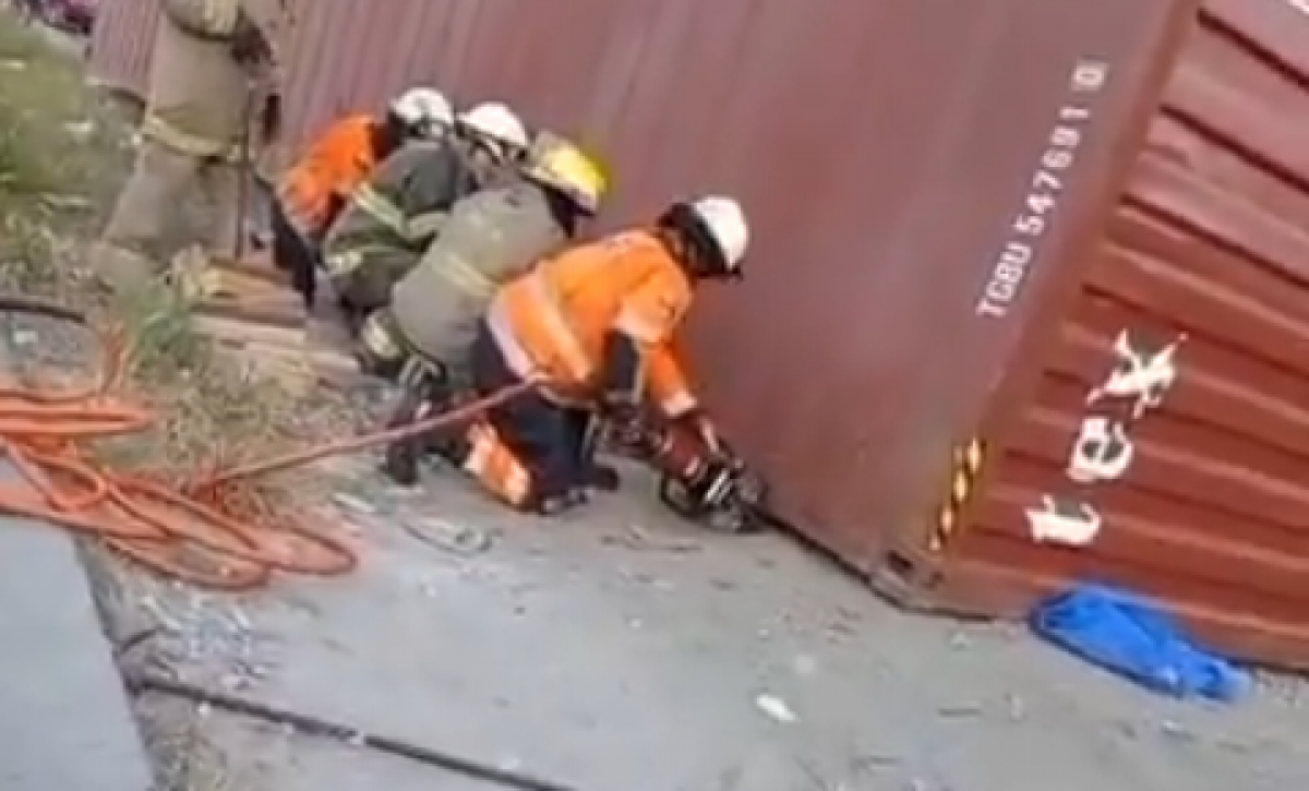 Accidente deja una mujer fallecida tras impacto de contenedor en la vía Perimetral