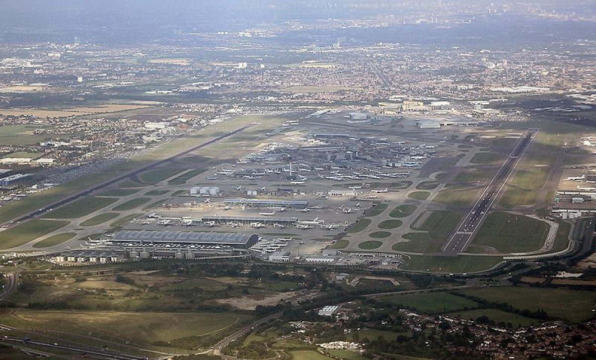mundo-aeropuerto-de-londres-reanuda-poco-a-poco-su-actividad-tras-incendio