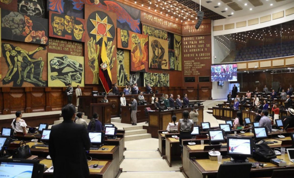 pareja-de-presuntos-ladrones-fue-golpeada-dentro-de-un-bus